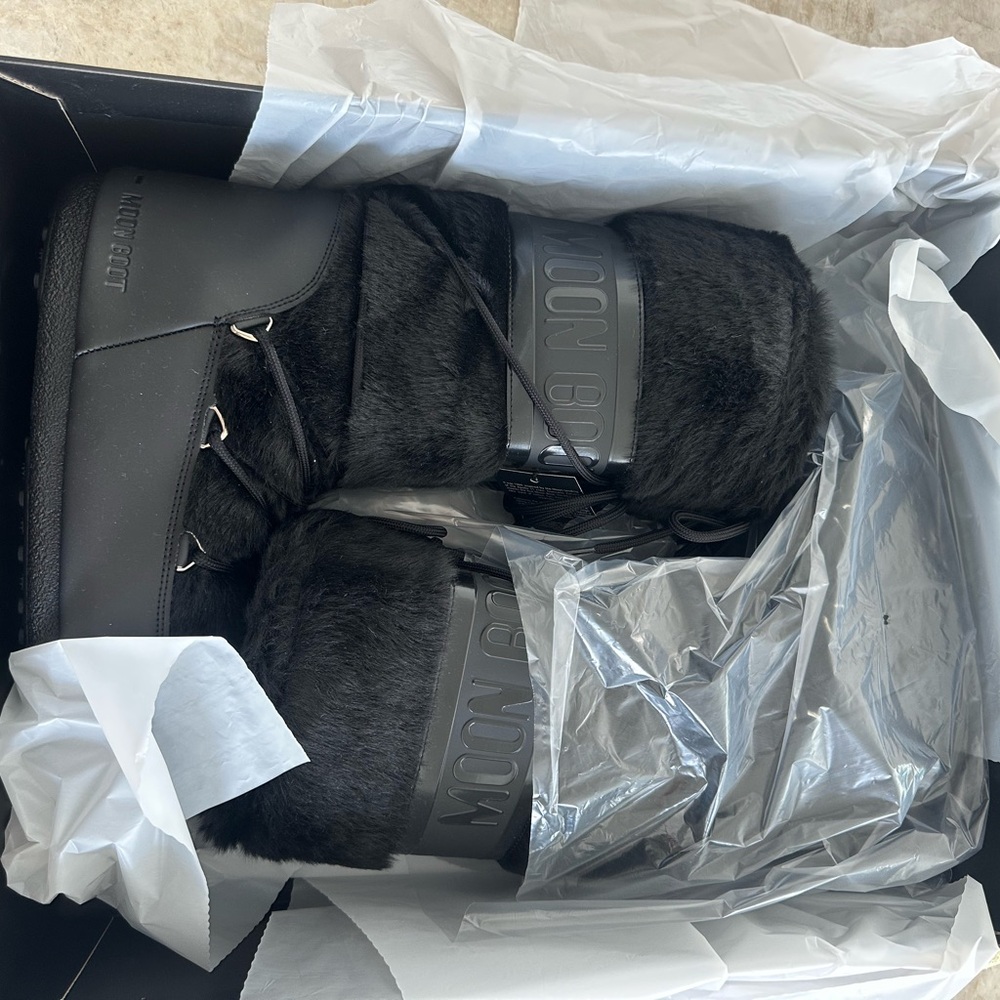 Moon Boot Black Fur Snow Boots